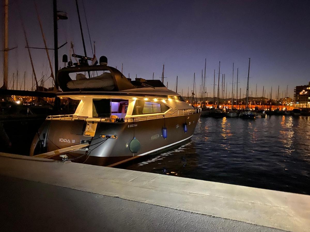 Motoryacht 21 Avec Equipage Hotell Barcelona Eksteriør bilde