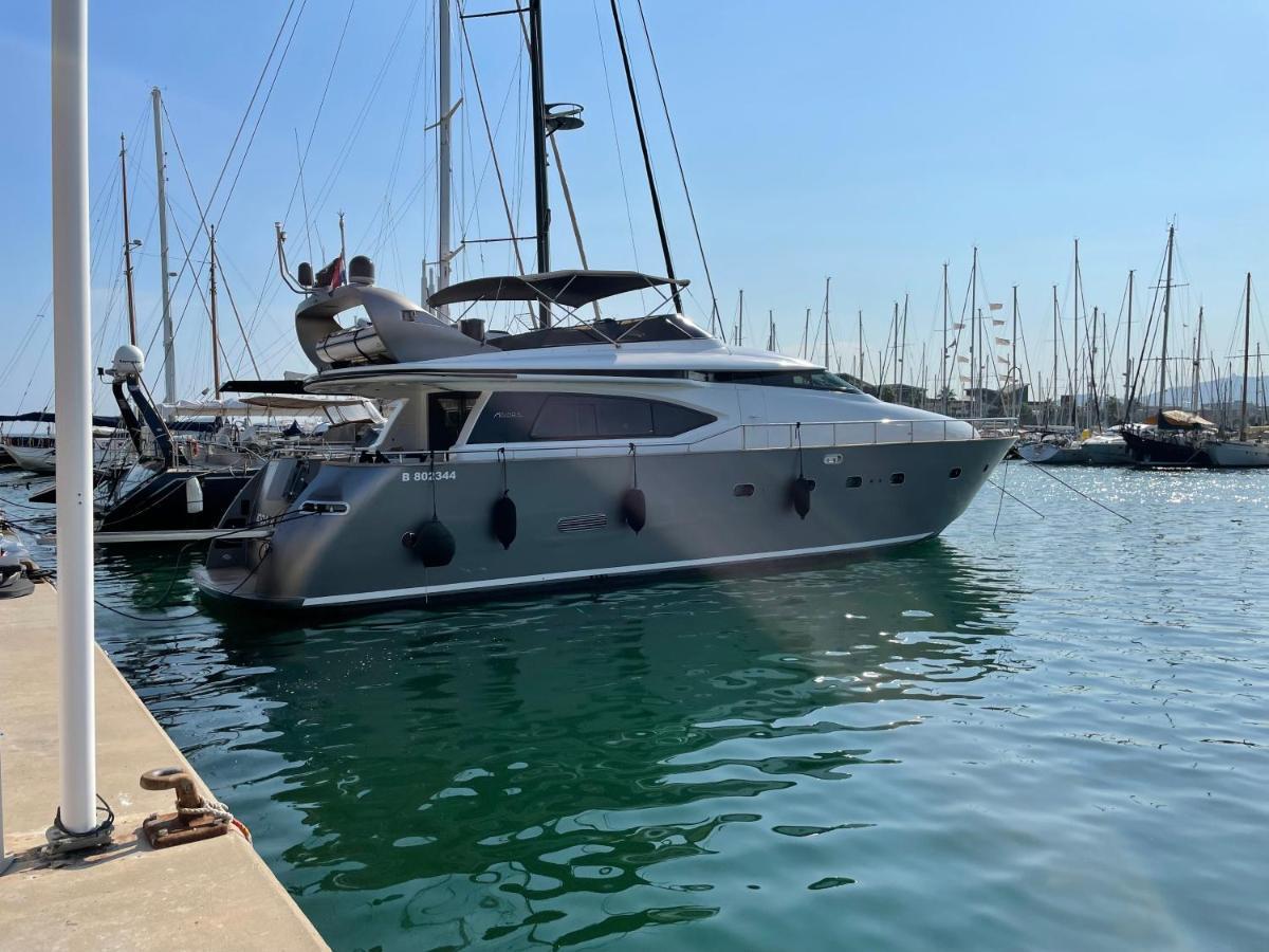 Motoryacht 21 Avec Equipage Hotell Barcelona Eksteriør bilde