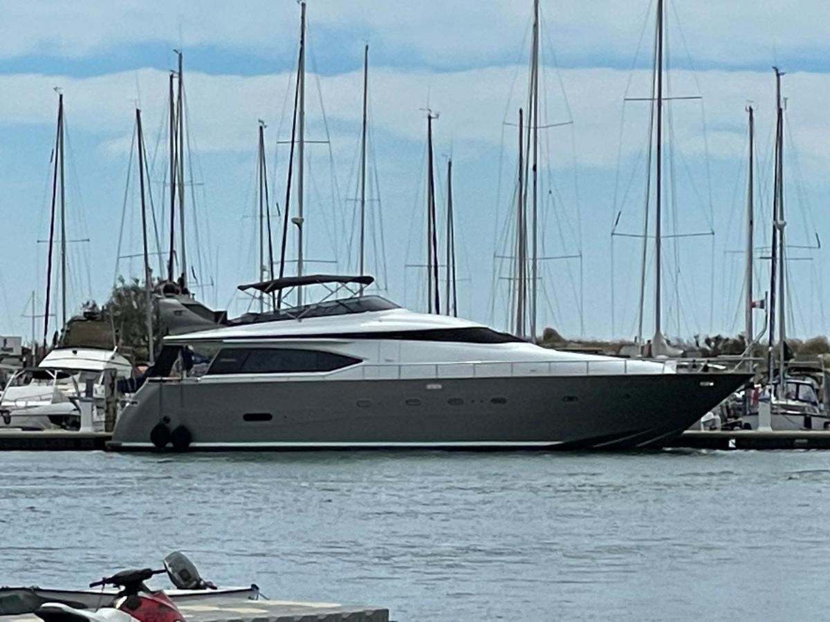 Motoryacht 21 Avec Equipage Hotell Barcelona Eksteriør bilde