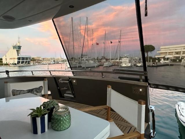 Motoryacht 21 Avec Equipage Hotell Barcelona Eksteriør bilde