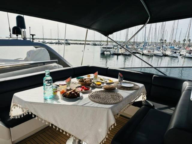 Motoryacht 21 Avec Equipage Hotell Barcelona Eksteriør bilde