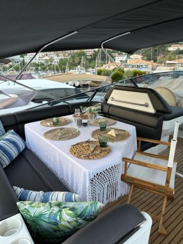 Motoryacht 21 Avec Equipage Hotell Barcelona Eksteriør bilde
