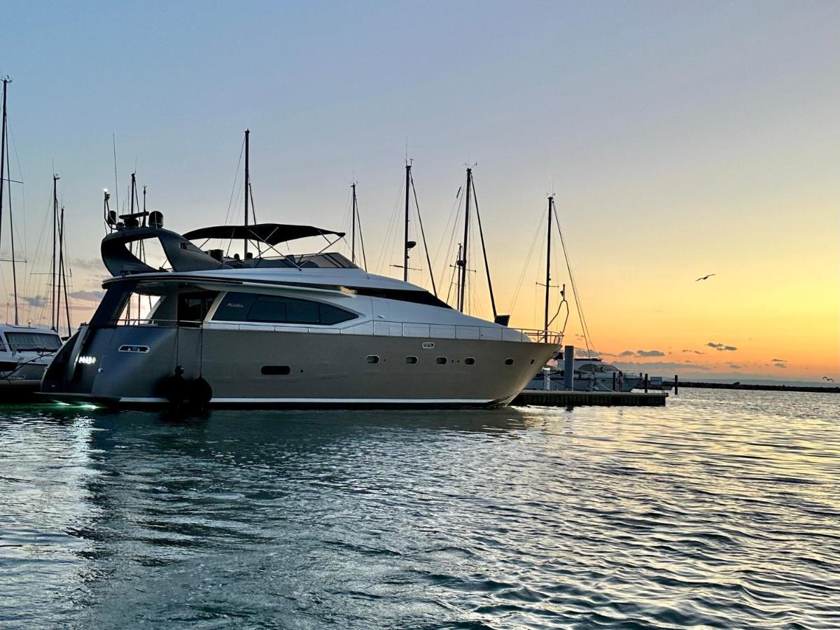 Motoryacht 21 Avec Equipage Hotell Barcelona Eksteriør bilde