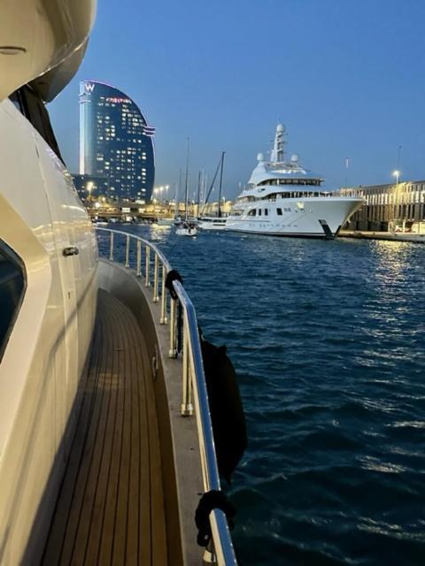 Motoryacht 21 Avec Equipage Hotell Barcelona Eksteriør bilde