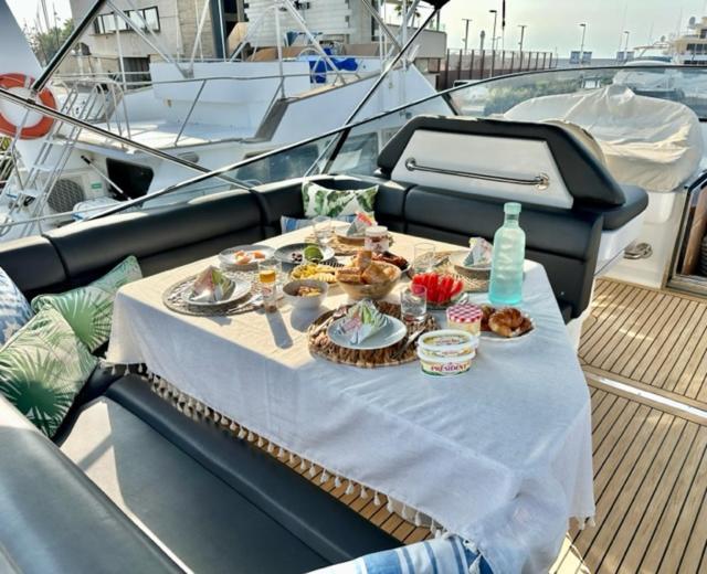 Motoryacht 21 Avec Equipage Hotell Barcelona Eksteriør bilde