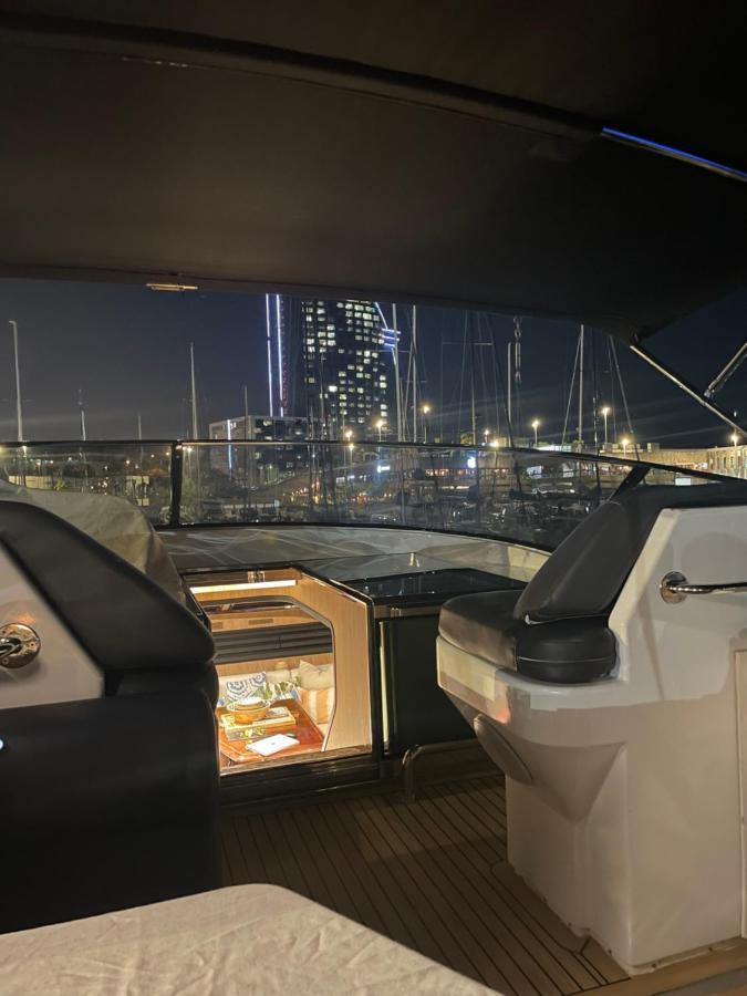 Motoryacht 21 Avec Equipage Hotell Barcelona Eksteriør bilde