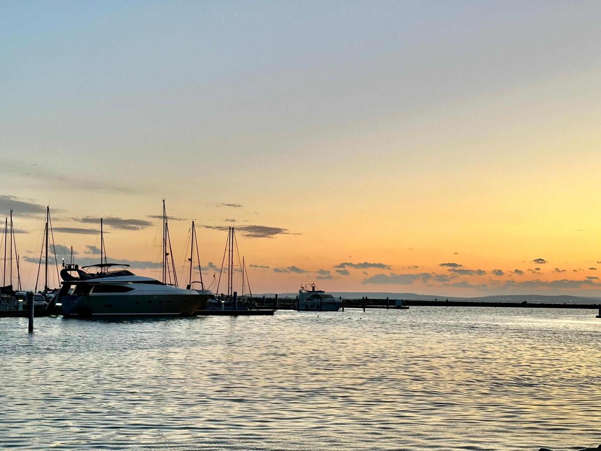 Motoryacht 21 Avec Equipage Hotell Barcelona Eksteriør bilde